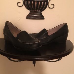 Size 9 Eastland pebbled leather black loafers